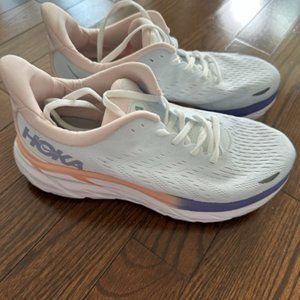 HOKA ONE ONE CLIFTON 8 NWOT SIZE 9.5